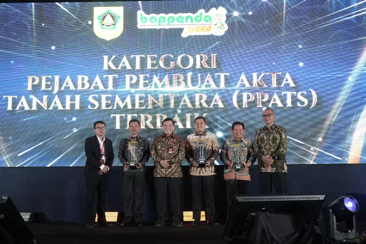 Bappenda Kabupaten Bogor saat menggelar Anugerah Pajak Daerah 2024 di Harris Hotel Cibinong City Mall, Selasa, 12 November 2024. (Diskominfo)