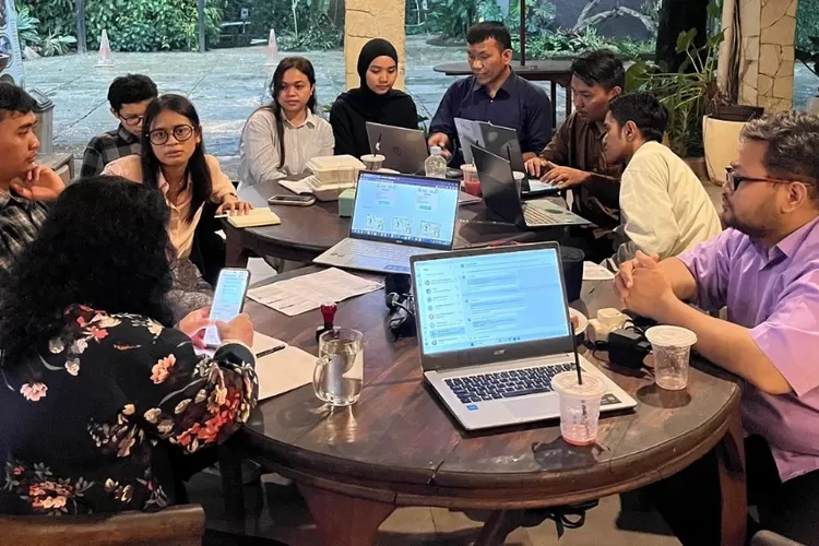 Tim Penelitian Dosen Muda Sekolah Vokasi, IPB University, baru-baru ini mengadakan diskusi dalam rangkaian pelaksanaan penelitian terapan bersama pengelola PT Godongijo Asri. (Dok IPB)