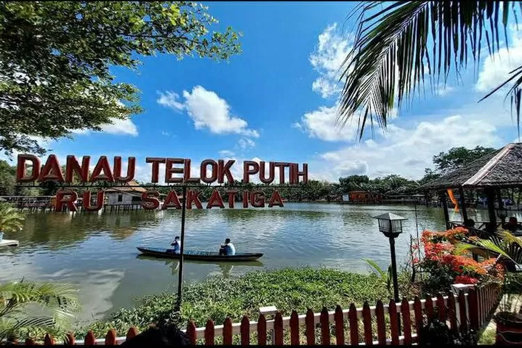 Salah satu tempat wisata yang wajib dikunjungi saat ke Indralaya Sumatera Selatan ketika Liburan Akhir tahun yaitu Danau Telok Putih. (sumselprov.go.id)