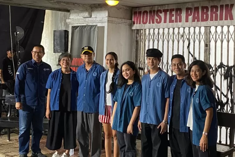 Kolaborasi Dian Sastrowardoyo dan Iqbaal Ramadhan di film Monster Pabrik Rambut bergenre horror fantasi. (Instagram/@palarifilm)