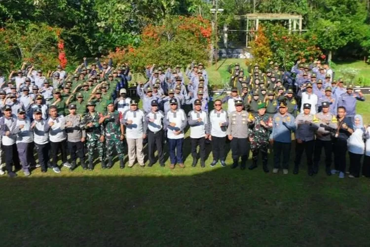 Kecamatan Ciamiang mematangkan kesiapan teknis dan keamanan Pilkada Kota Sukabumi 2024 dalam apel gela pasukan (Satiri)