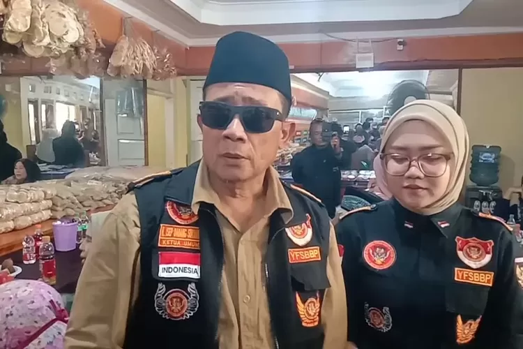 Usai bangunkan rumah buat Ato di Sukabumi, Haji Isep Dadang Sukmana kini menjadi perbincangan lantaran membuat warung nasi gratis (Indra)