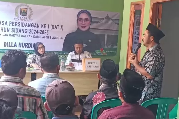 Anggota DPRD Sukabumi Dilla Nurdian menggunakan cara unik untuk tampung keluhan warga, yakni membawa kotak aspirasi saat Reses (Indra)