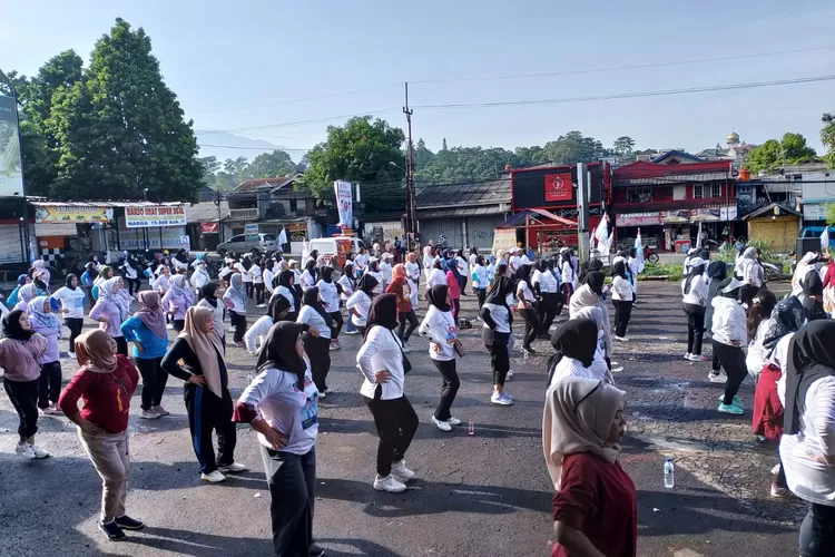  Senam Istimewa di Rest Area Cipayung Girang, Kecamatan Megamendung, Kabupaten Bogor, Kamis, 21 November 2024. (Ist)