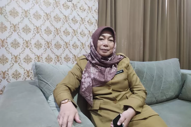 Kepala Dinas Ketenagakerjaan dan Transmigrasi (Disnakertrans) Karawang, Rosmalia Dewi (Herman)