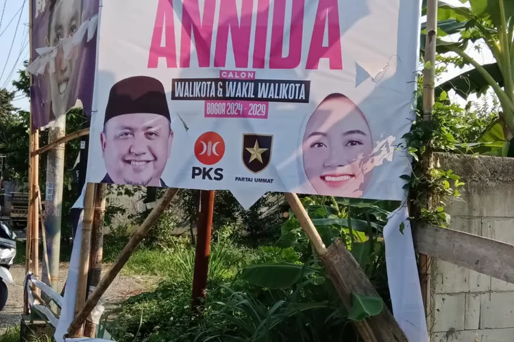 APK paslon Atang Trisnanto - Annida Alliva dirusak orang tak dikenal. (istimewa)