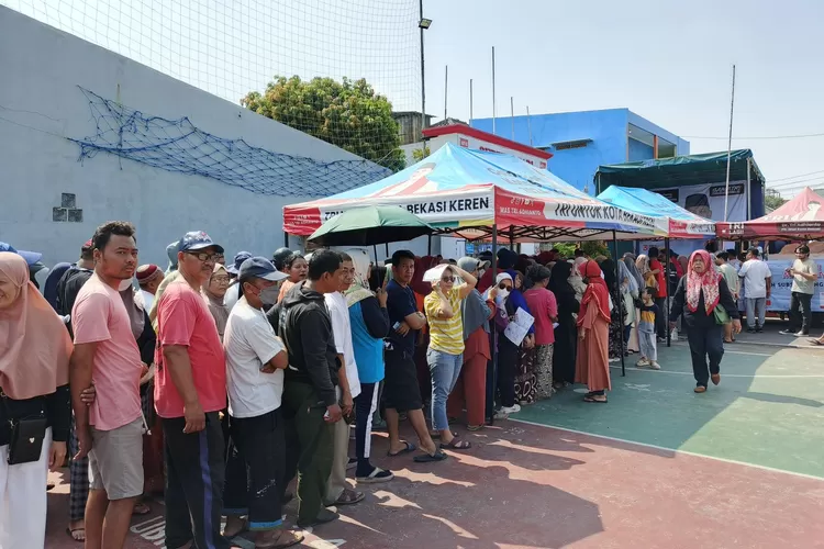 Bazar Tebus Murah diadakan di RW 05 Pondok Ungu Kota Bekasi, salah satu strategi sosialisasi Paslon Tri Adhianto - Harris Bobihoe (dok pribadi)