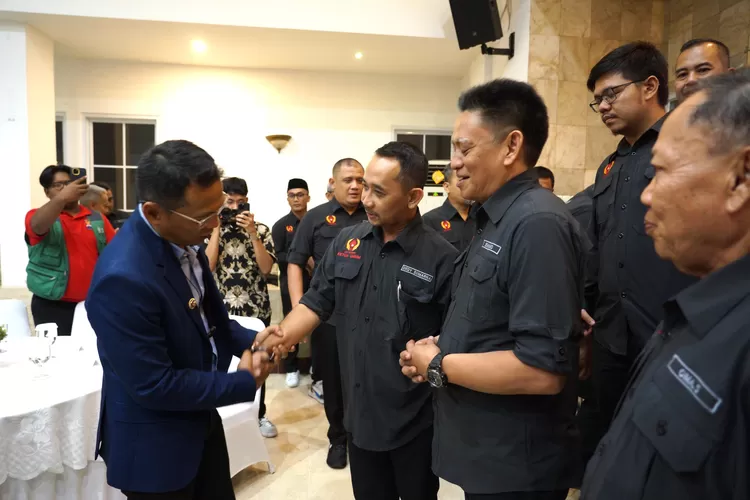 Pj Wali Kota Bogor Hery Antasari meminta pengurus KONI Kota Bogor yang baru untuk mengutamakan dedikasi dan mengedepankan prestasi (KONI Kota Bogor)