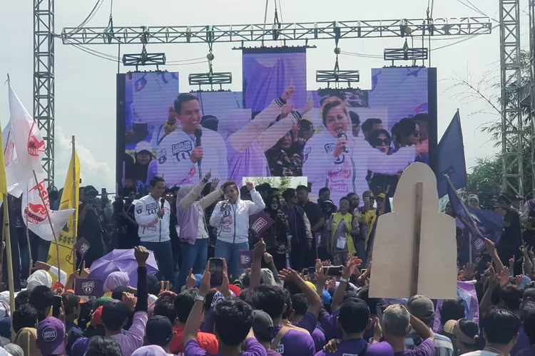 Pasangan calon wali kota dan wakil wali Kota Bogor nomor urut 1 Sendi Fardiansyah-Melli Darsa (Sendi-Melli) saat kampanye akbar Pesta Bogor Hepi, Sabtu 23 November 2024 (Dok Metropolitan)