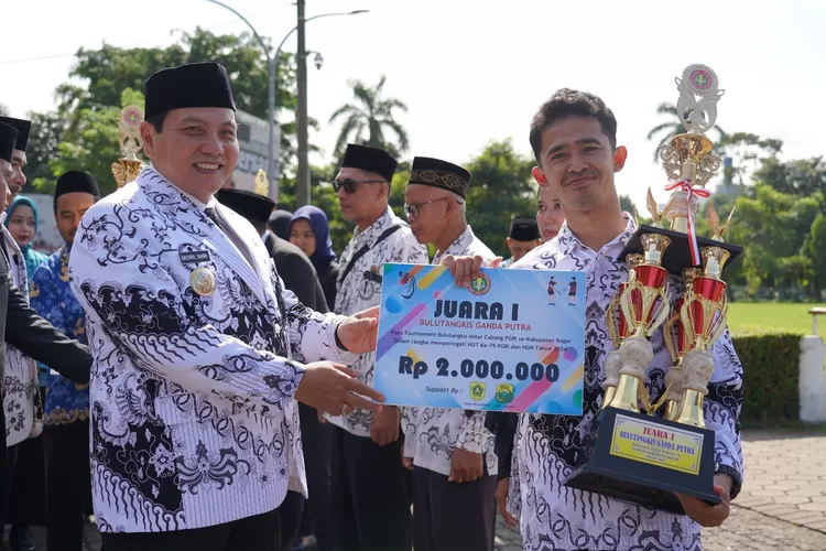Peringatan Hari Guru Nasional tingkat Kabupaten Bogor di Lapangan Tegar Beriman, Cibinong, Senin, 25 November 2024. (Diskominfo)
