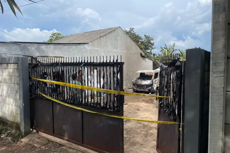 Gudang gas di Desa Pabuaran, Kecamatan Gunungsindur, Kabupaten Bogor yang mengalami kebakaran hebat dipasangi garis polisi. (Polres Bogor)