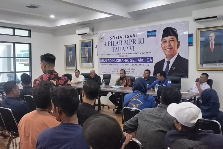 Dalam sosialisasi 4 Pilar Kebangsaan, Anggota DPR RI Iman Adinugraha juga memperkenalkan rumah aspirasi di Kabupaten Sukabumi (Indra)