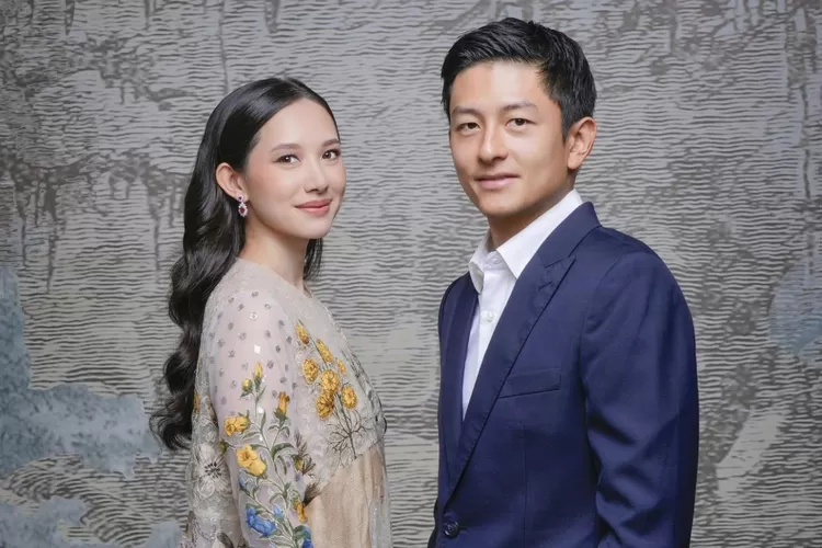 Mantan pebalap Formula 1 Rio Haryanto dan Athina Papadimitriou. (Instagram/@rhayantoracing)