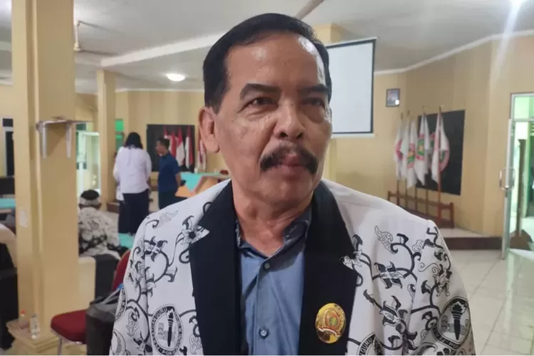 Dalam momentum Hari Guru, Ketua PGRI Karawang Uya menyoroti masih banyak kasus kriminalisasi terhadap guru gegara masalah sepele (Herman)