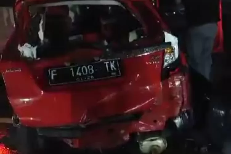 Tabarakan maut beruntun terjadi di Jalan Raya Cimuncang, Kabupaten Sukabumi. Libatkan mobil Honda Jazz tabrak 3 mobil (ist)