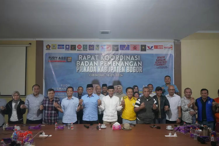 Badan Pemenangan Calon Bupati dan Wakil Bupati Bogor Rudy Susmanto - Jaro Ade saat deklarasi kemenangan di DPc Gerindra Kabupaten Bogor, Rabu, 27 November 2024. (Arifin/Metropolitan)