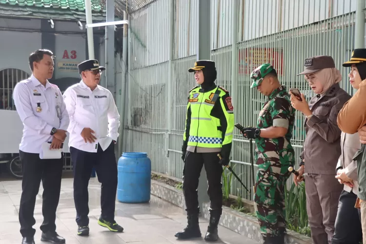 Forkopimda Kota Sukabumi melakukan konvoi menggunakan motor untuk peninjauan TPS Pilkada 2024 secara serentak