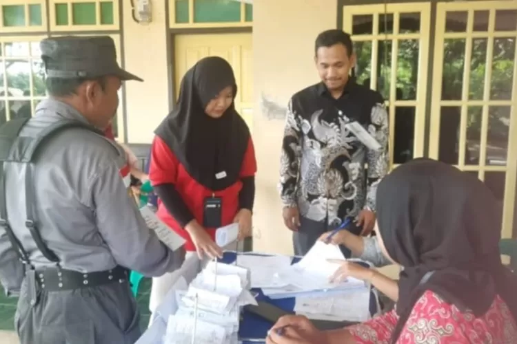 Tak cuma warga biasa, puluhan ODGJ di Sukabumi juga ikuti pencoblosan Pilkada 2024 namun ada yang gagal memilih di TPS (Indra)