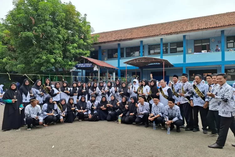 Karawang dihebohkan dengan kasus kriminalisasi guru dan membuat para guru menjadi serba salah. Menasehati bisa jadi bullying (ist)