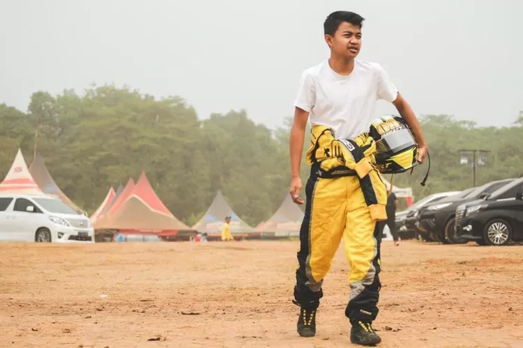 Jhony Saputra, anak dari pengusaha kaya raya Samsudin Andi Arsyad atau lebih dikenal dengan Haji Isam. (Instagram/@jonisaputra09)