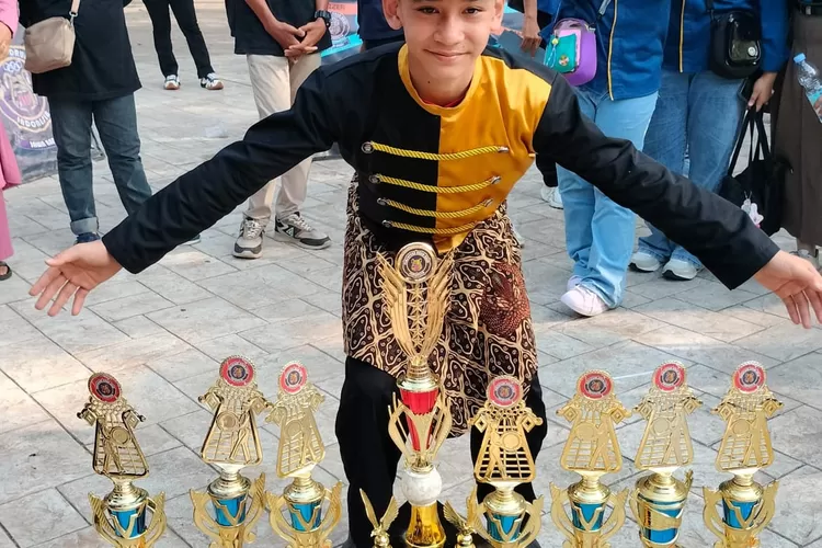 Dalam acara transera competition, Marching Band SMPN 1 Klari Karawang kembali membawa pulang gelar juara (Herman)