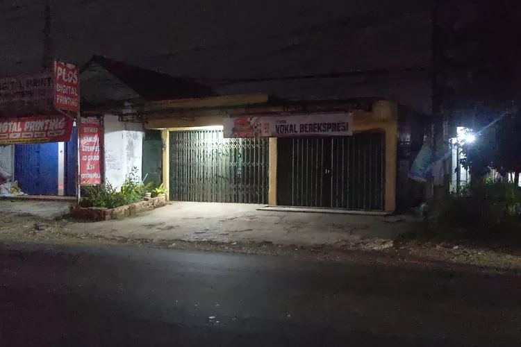 Warung tempat kejadian oknum polisi bunuh ibu kandung di Cileungsi, Kabupaten Bogor. (Panca)
