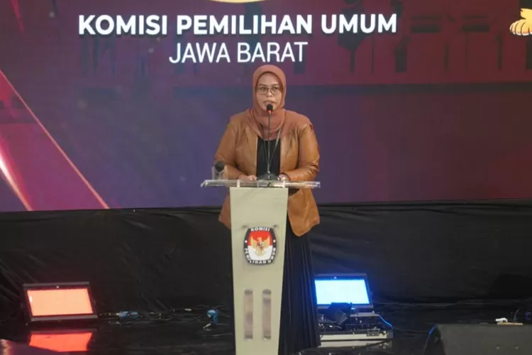 Ummi Wahyuni akan mengajukan banding ke PTUN usai diberhentikan dari jabatan Ketua KPU Jabar oleh DKPP.  (Arifin/Metropolitan)