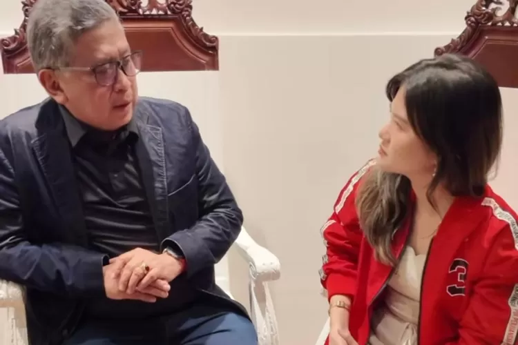 Felicia Tissue, mantan kekasih Kaesang Pangarep bersama dengan Sekretaris Jenderal Partai Demokrasi Indonesia Perjuangan (PDIP), Hasto Kristiyanto. (Instagram/@feliciatissue)