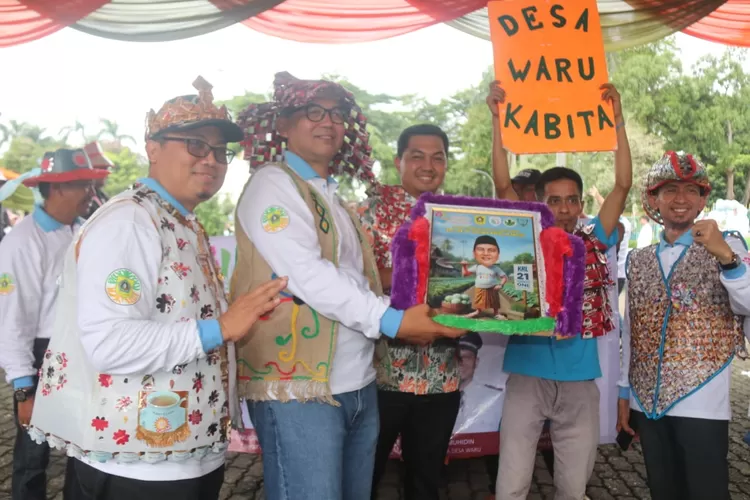 Pemkab Bogor berhasil memecahkan rekor MURI&nbsp; lewat pawai busana daur ulang dengan peserta terbanyak oleh penggiat KRL) di Lapangan Tegar Beriman, Cibinong, Kamis, 5 Desember 2024. (Diskominfo)