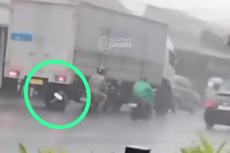 Tangkapan kayar Kecelakaan lalu lintas terjadi di Jalan Raya Bogor - Jakarta, (Instagram Liputan Cibinong)