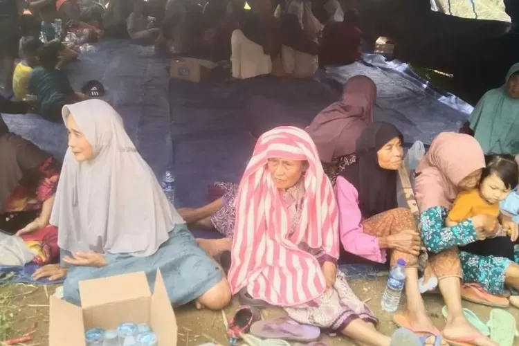 Para korban bencana banjir dan tanah longsor di Curugkembar, Sukabumi, ditampung di dua titik pusat pengungsian (ist)