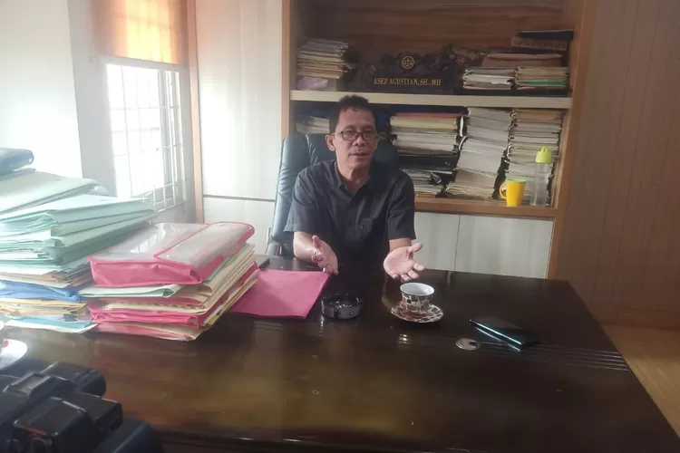 Hal itu diungkapkan Direktorat Hukum Paslon 01 Acep Gina, Asep Agustian. (Herman)