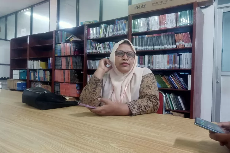 Pustakawan Perpusda Karawang Siti Sobiroh (Herman)