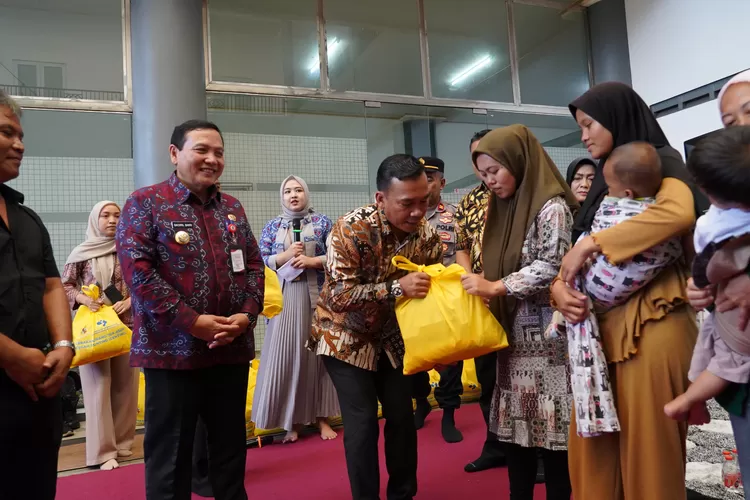Peluncuran program Gerakan Orang Tua Asuh Anak Stunting atau Genting di Rumah Cegah Stunting (Ceting) Tamansari, Jumat, 13 Desember 2024. (Diskominfo)
