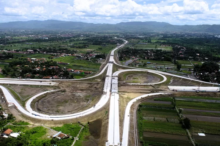 Tol Klaten-Prambanan yang menghubungkan Solo dan Yogyakarta (Jasamarga)