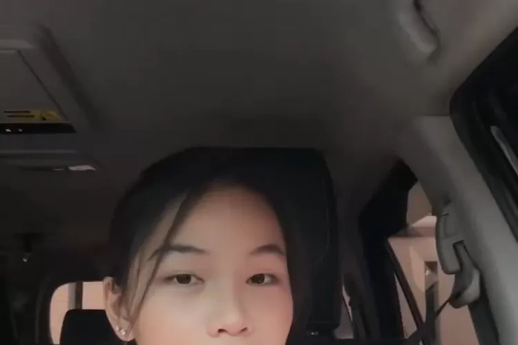 Klarifikasi viralnya video sepasang kekasih pacaran ke Puncak Bogor menggunakan Patwal Polisi karena ogah kena macet. (Tangkapan layar)