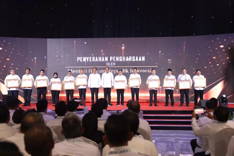 Pemberian penghargaan Indeks Reformasi Hukum Tahun 2024 di Kampus Politeknik Pengayoman Kota Tangerang, Banten, Senin, 16 Desember 2024. (Diskominfo)