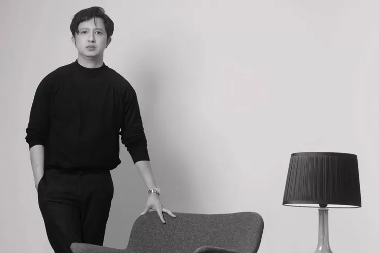 Dokter spesialis kulit dan kelamin yang juga dikenal sebagai influencer kesehatan, Azmi Fadhlih. (Instagram/@dokterazmi)