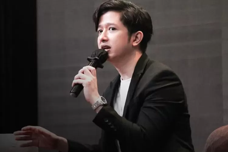 Dokter spesialis kulit dan kelamin dan dikenal sebagai influencer Kesehatan Azmi Fadhlih. (Instagram/@dokterazmi)