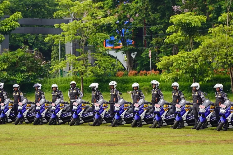 apel pasukan pengamanan lalu lintas Natal dan Tahun Baru atau Nataru 2025 di Lapangan Tegar Beriman, Cibinong, Senin, 17 Desember 2024. (Diskominfo)