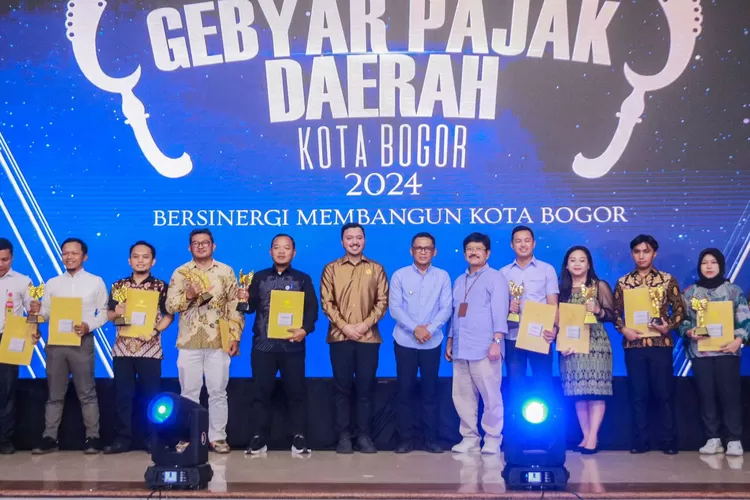 Pada helatan Gebyar Pajak 2024, Badan Pendapatan Daerah (Bapenda) Kota Bogor memberikan penghargaan buat wajib pajak dan instansi (Pemkot Bogor)