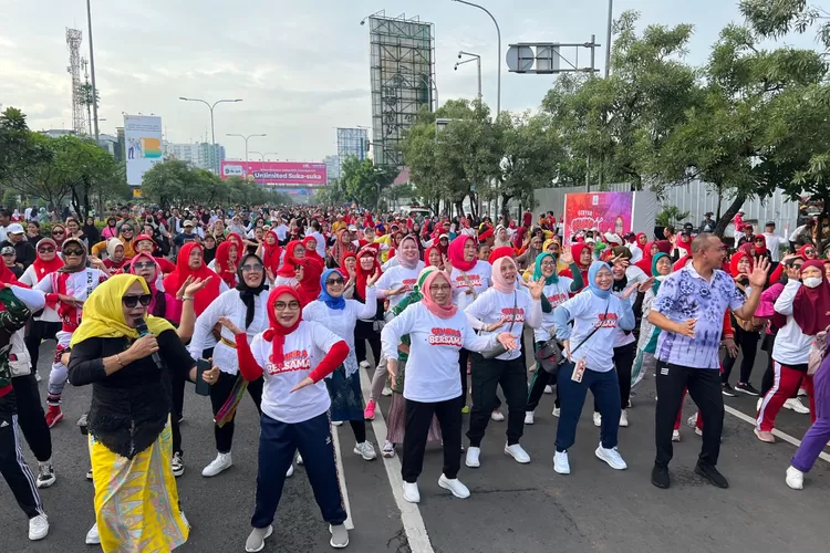 Ketua KORMI Kota Bekasi, Wiwiek Hargono Tri Adhianto meluncurkan lagu 'Gembira Bersama' demi dukung gaya hidup sehat dan aktif (ist)