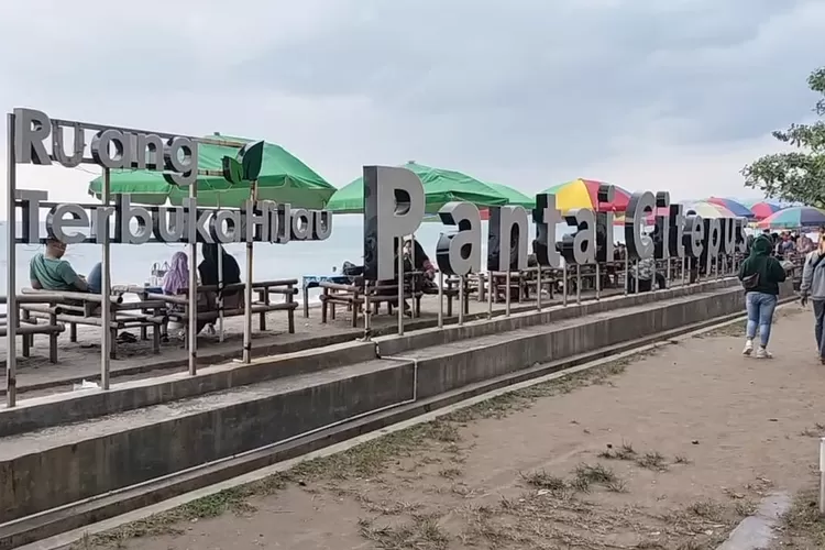 Hingga kini, pengunjung yang datang ke RTH Citepus Palabuhanratu, Sukabumi, kian berkurang.  Paguyuban pun memastikan pantai aman (ist)
