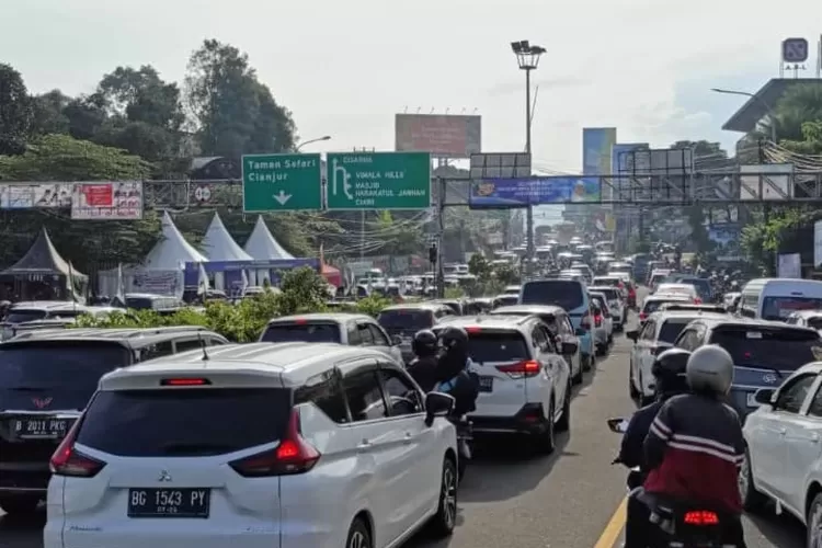 Satlantas Polres Bogor mencatat ada lebih dari 1 juta kendaraan yang melintas di Jalur Puncak Bogor selama libur Nataru. (Panca)