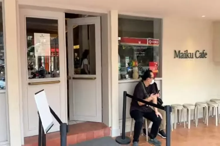 Yuk lihat beberapa cafe hits terbaru di Blok M buat nongkrong dan merayakan malam tahun baruan bersama teman (YouTube Revi Desantra)