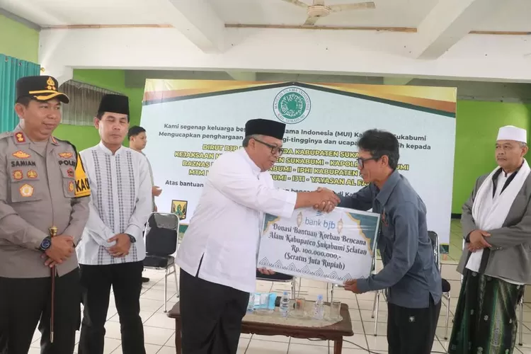 IJTI Sukabumi Raya dan MUI Kabupaten Sukabumi menyalurkan bantuan buat korban bencana di enam titik lokasi bencana (ist)