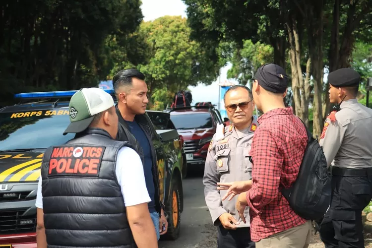 Polres Bogor saat menggelar razia premanisme di sepanjang jalur menuju kawasan wisata Puncak Bogor, Sabtu, 28 Desember 2024. (Polres Bogor)