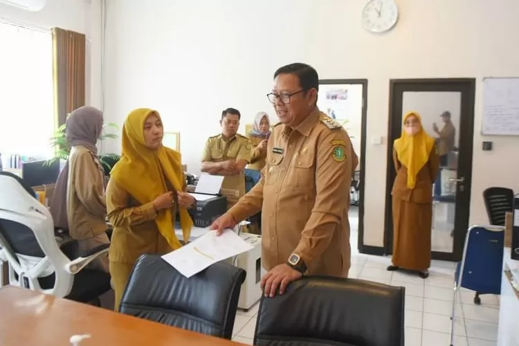 Penjabat (Pj) Wali Kota Sukabumi, Kusmana Hartadji melakukan sidak.