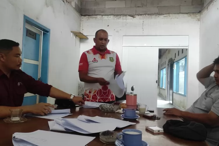 Para pengurus KONI Kota Sukabumi digoyang isu miring lantaran dituduh memotong atau sunat dana pembinaan pengcab (Indra)