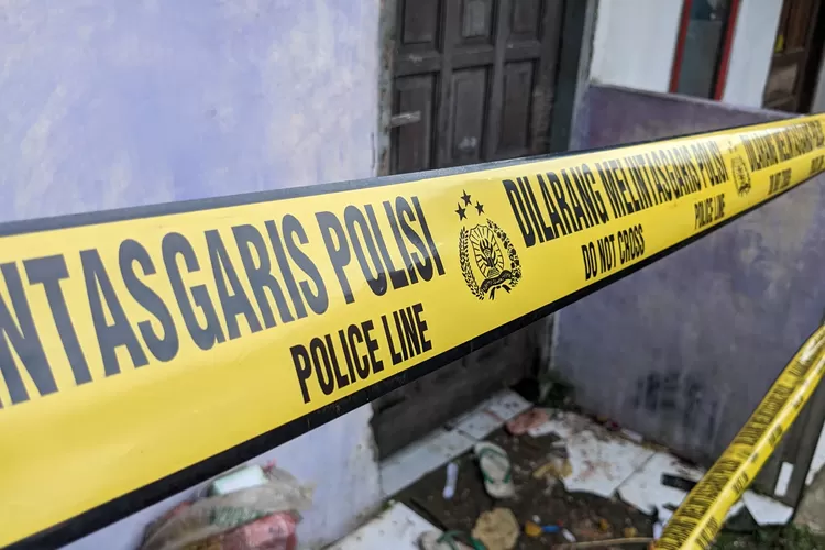 Ilustrasi garis polisi. Seorang pria di Karadenan, Cibinong, Kabupaten Bogor tewas usai menjadi korban penusukan, Rabu, 5 Maret 2025. (Panca/Metropolitan)